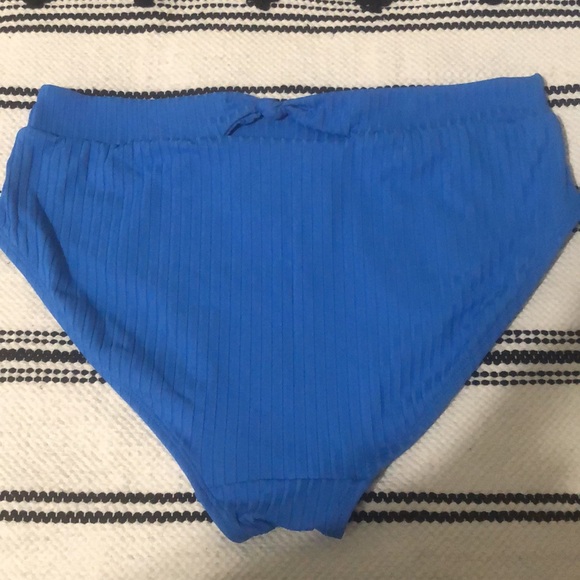 Bathingsuit set - Picture 6 of 9